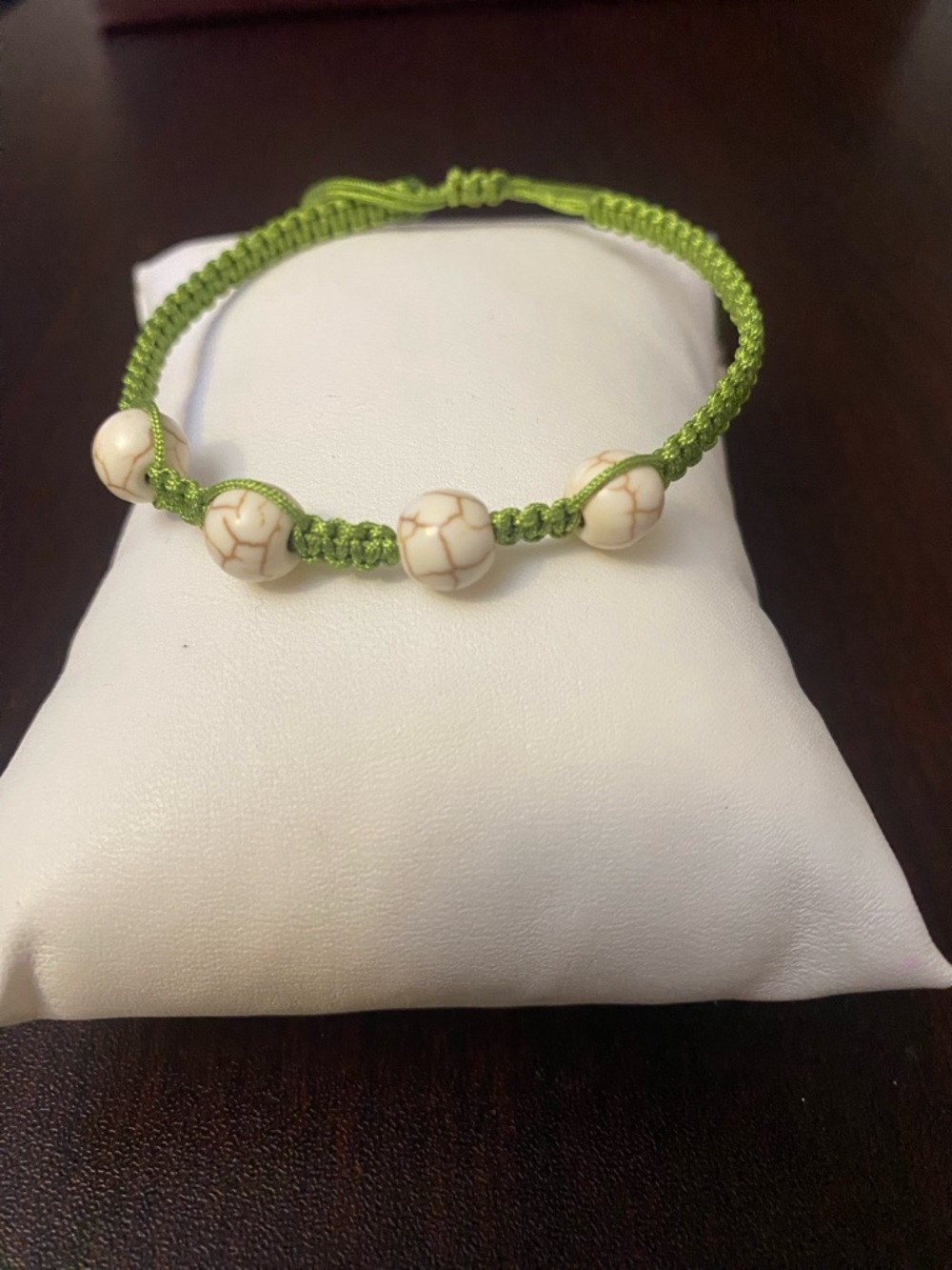 Green Beaded Macramé Bracelet with White Veined Beads